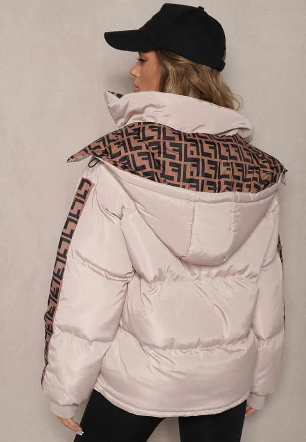 Renee - Beżowa Casualowa Kurtka Dwustronna Typu Puffer ze Ściągaczami i Kapturem Erisalanne. Okazja: na co dzień. Kolor: beżowy. Materiał: jeans. Styl: casual