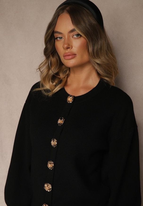 Renee - Czarny Kardigan z Wiskozą Zdobiony Eleganckimi Napami i Bufiastymi Rękawami Acannte. Kolor: czarny. Materiał: wiskoza. Wzór: aplikacja. Styl: elegancki