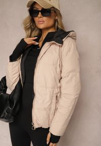 Renee - Jasnobeżowa Pikowana Kurtka Dwustronna Wykończona Sznurkami Atitoria. Okazja: na co dzień. Kolor: beżowy. Materiał: jeans. Styl: elegancki, casual, klasyczny