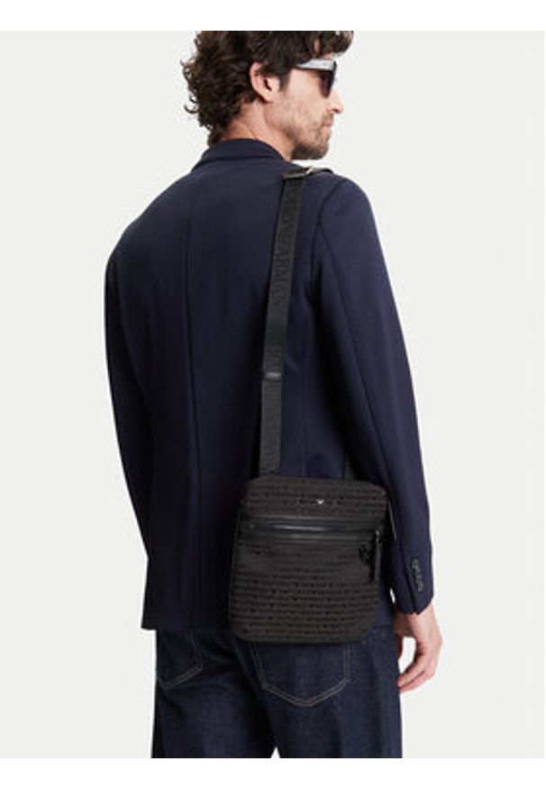 Emporio Armani Saszetka EM001780 AF13823 U8168 Czarny. Kolor: czarny. Materiał: materiał