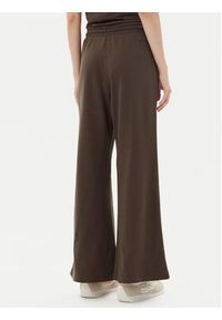 EA7 Emporio Armani Spodnie dresowe 7W000106 AF12473 U6139 Brązowy Loose Fit. Kolor: brązowy. Materiał: bawełna