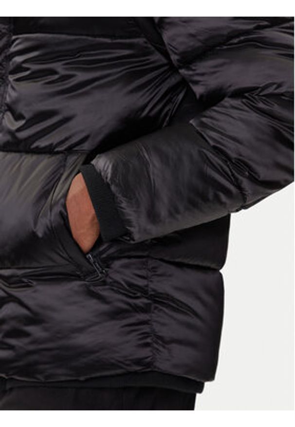 Guess Kurtka zimowa M5BL2L WGZF2 Czarny Regular Fit. Kolor: czarny. Materiał: syntetyk. Sezon: zima