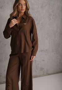 Renee - Brązowy Boho Komplet z Bawełną Koszula i Spodnie z Ażurowymi Zdobieniami Runesa. Kolor: brązowy. Materiał: bawełna. Wzór: aplikacja, ażurowy #6