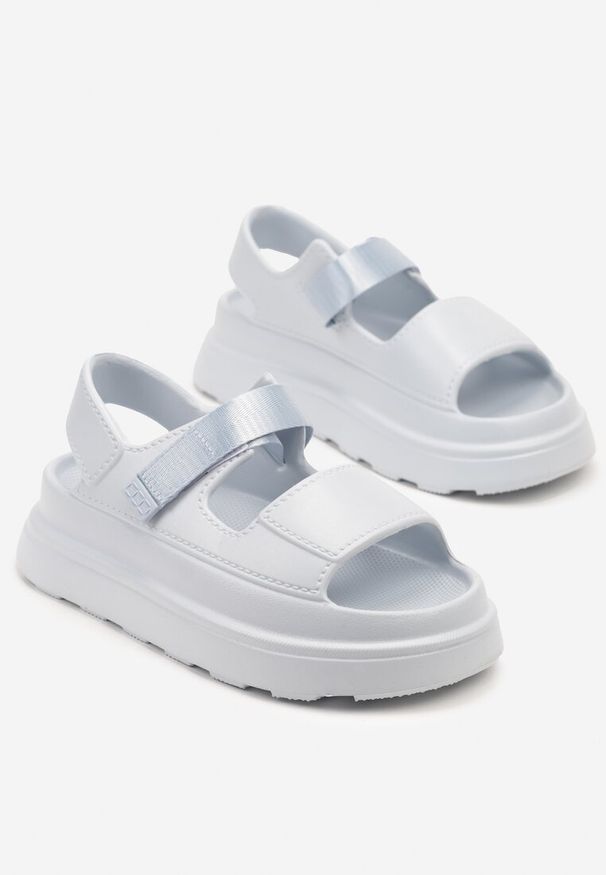 Renee - Jasnoniebieskie Sandały z Pianki na Platformie Zapinane na Rzep Rosavinea. Zapięcie: rzepy. Kolor: niebieski. Materiał: jeans. Obcas: na platformie. Styl: elegancki