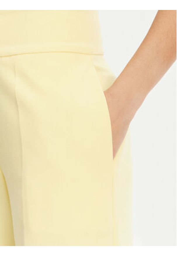 Hugo - HUGO Spodnie materiałowe Himia 50513960 Żółty Regular Fit. Kolor: żółty. Materiał: syntetyk, wiskoza