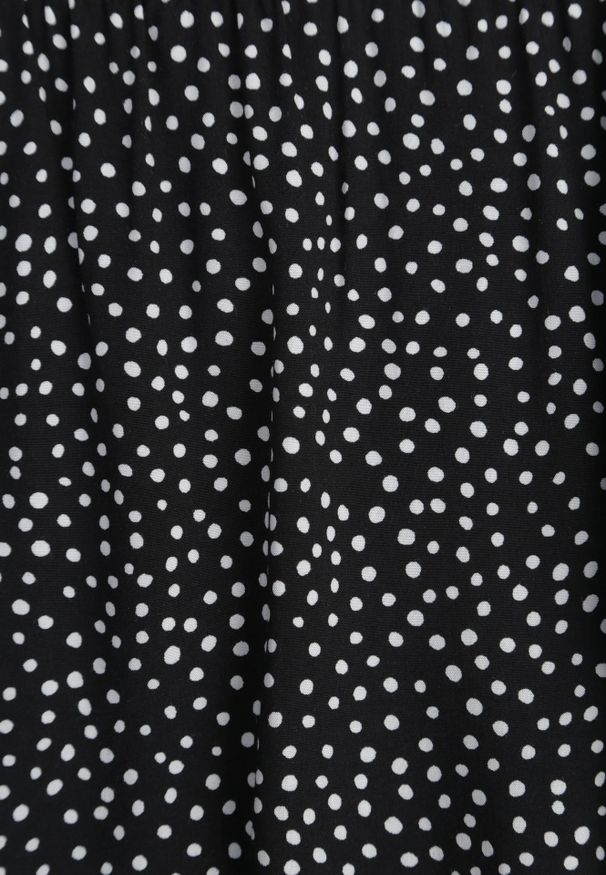 Renee - Czarna Sukienka z Bawełny o Rozkloszowanym Kroju z Falbanami Tessamay. Okazja: na co dzień. Kolor: czarny. Materiał: bawełna. Typ sukienki: rozkloszowane. Styl: casual