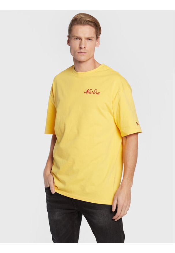 New Era T-Shirt Food Graphic 60284764 Żółty Oversize. Kolor: żółty. Materiał: bawełna