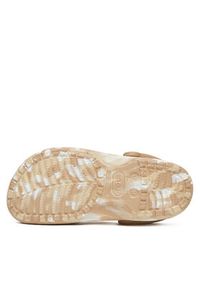 Crocs Klapki BAYA MARBLED CLOG 206935-2ZM Beżowy. Kolor: beżowy