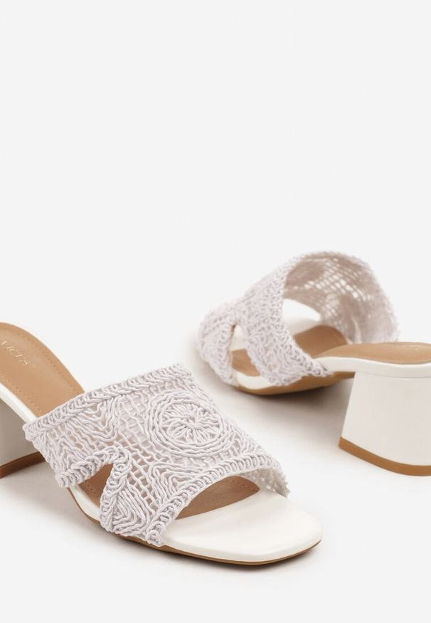 Born2be - Białe Klapki Vices na Obcasie z Plecioną Cholewką Desaviel. Okazja: na co dzień. Kolor: biały. Materiał: jeans. Obcas: na obcasie. Styl: elegancki, casual. Wysokość obcasa: średni