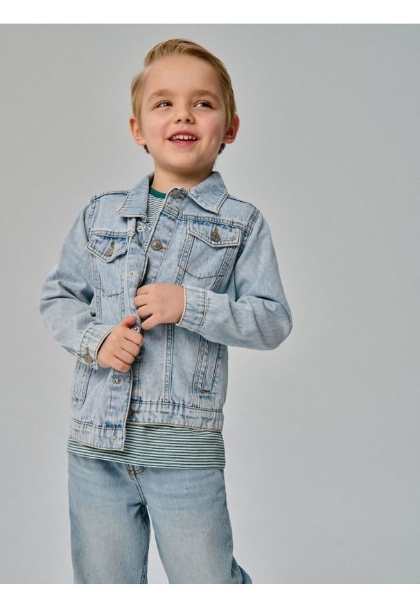 Sinsay - Jeansowa kurtka katana z efektem sprania - niebieski. Kolor: niebieski. Materiał: jeans