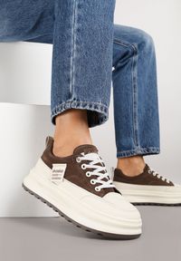 Born2be - Brązowe Sneakersy na Grubej Podeszwie z Tłoczeniem i Napisami Nalimere. Okazja: na co dzień, na spacer. Kolor: brązowy. Szerokość cholewki: normalna. Wzór: napisy. Sport: turystyka piesza #4