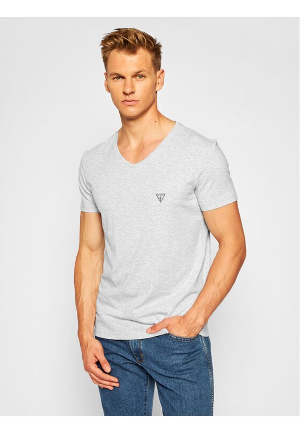 Guess T-Shirt U97M01 JR003 Szary Slim Fit. Kolor: szary. Materiał: bawełna