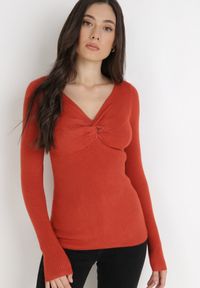 Born2be - Pomarańczowy Sweter Ampippe. Kolor: pomarańczowy. Materiał: prążkowany, dzianina. Długość rękawa: długi rękaw. Długość: długie. Wzór: aplikacja, jednolity
