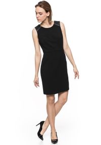 Tom Tailor - DAMSKA SUKIENKA TOM TAILOR ETUI DRESS WITH LEATHER PATCH. Materiał: skóra ekologiczna. Typ sukienki: proste. Styl: klasyczny #8