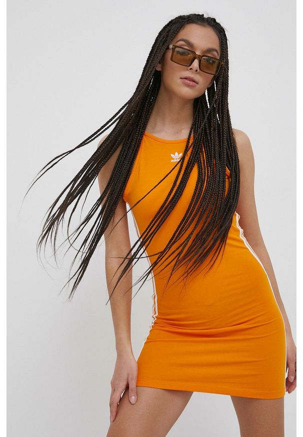 adidas Originals sukienka Adicolor HC2046 kolor pomarańczowy mini dopasowana HC2046-BORANG. Kolor: pomarańczowy. Materiał: bawełna. Długość rękawa: na ramiączkach. Wzór: nadruk. Typ sukienki: dopasowane. Długość: mini