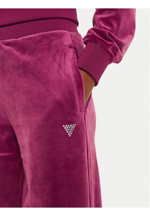 Guess Spodnie dresowe V3BB26 KBXI2 Różowy Regular Fit. Kolor: różowy. Materiał: syntetyk