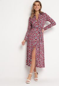 Born2be - Czerwono-Biała Taliowana Sukienka Maxi z Materiałowym Paskiem w Geometryczny Print Filint. Kolor: niebieski. Materiał: materiał. Wzór: geometria, nadruk. Długość: maxi #1