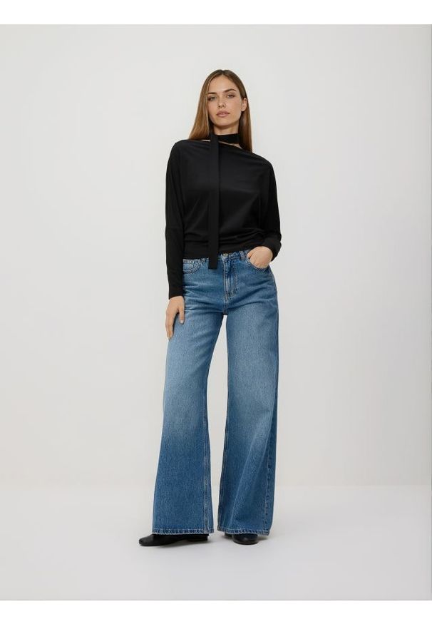 Reserved - Longsleeve z wiązanym szalem - czarny. Kolor: czarny. Materiał: dzianina, wiskoza. Długość rękawa: długi rękaw