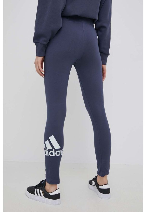 Adidas - adidas legginsy HC8619 damskie kolor granatowy z nadrukiem. Stan: podwyższony. Kolor: niebieski. Materiał: bawełna, dzianina, materiał. Wzór: nadruk