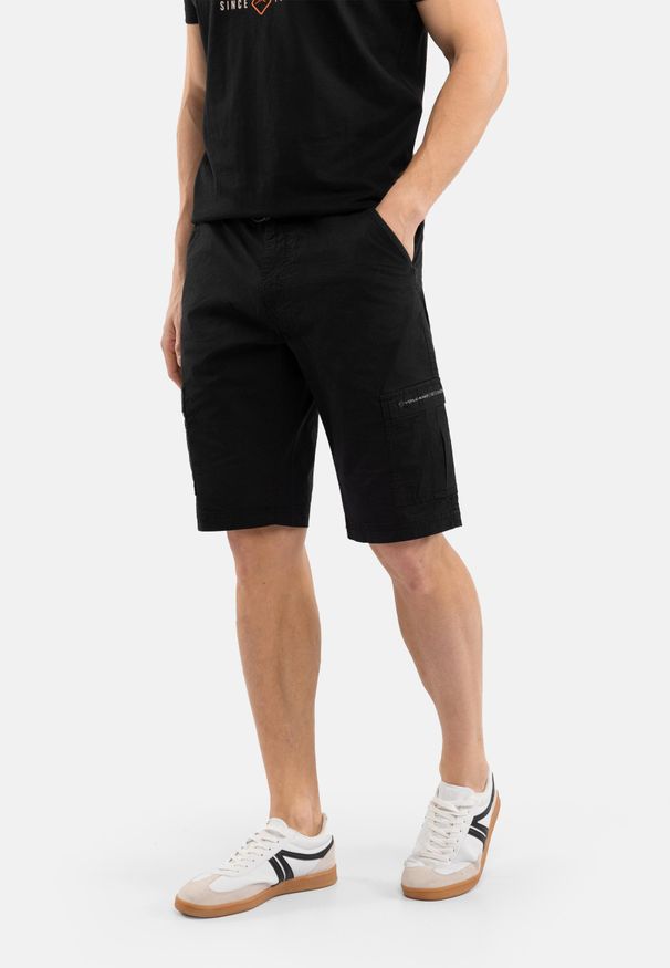 Volcano - Szorty, bojówki, Comfort Fit, P-THOR. Kolekcja: plus size. Kolor: czarny. Materiał: elastan, materiał. Wzór: aplikacja