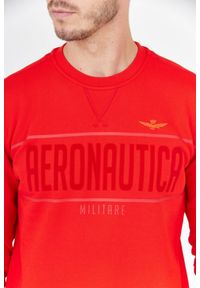 Aeronautica Militare - AERONAUTICA MILITARE Czerwona bluza męska z aksamitnym logo. Kolor: czerwony
