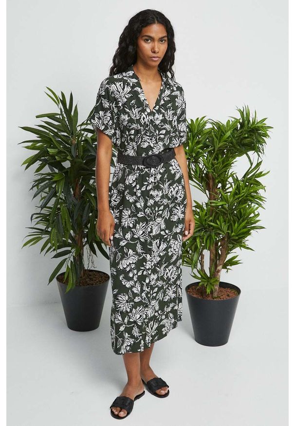 medicine - Medicine sukienka kolor zielony midi prosta. Kolor: zielony. Materiał: tkanina. Długość rękawa: krótki rękaw. Typ sukienki: proste. Długość: midi