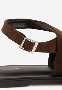 Born2be - Brązowe Płaskie Sandały VICES z Imitacji Zamszu z Paskiem na Duży Palec Zepae. Okazja: do pracy, na co dzień. Zapięcie: pasek. Kolor: brązowy. Materiał: zamsz. Sezon: lato. Styl: elegancki, klasyczny, casual #6