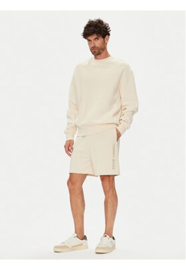 Tommy Jeans Szorty sportowe New Classic Beach DM0DM21781 Beżowy Relaxed Fit. Kolor: beżowy. Materiał: bawełna. Styl: sportowy