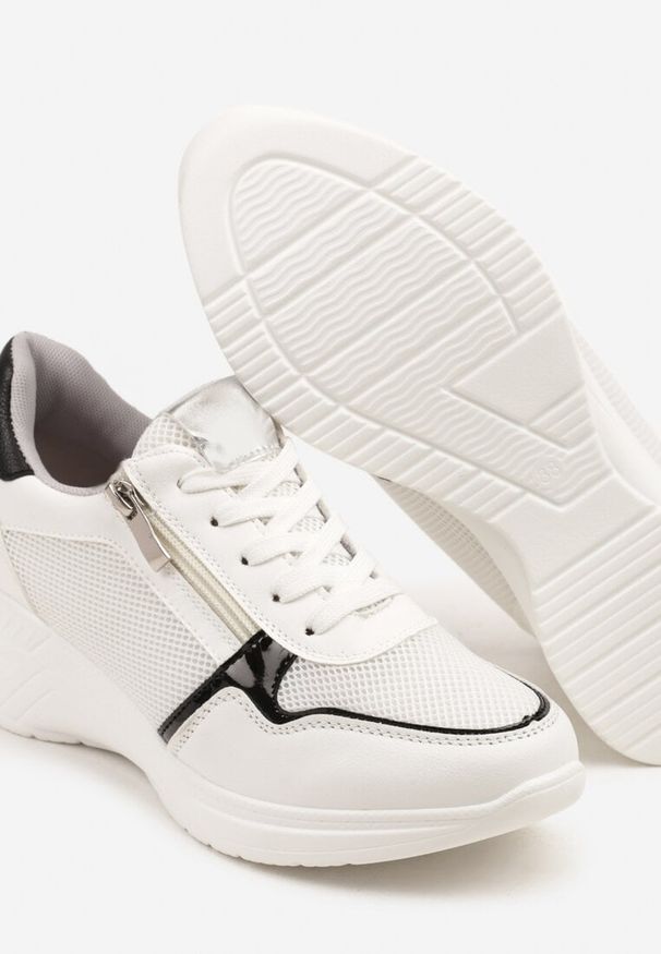 Born2be - Białe Sneakersy na Koturnie ze Skórzaną Wkładką i Ozdobnym Suwakiem Arivnia. Okazja: na co dzień. Kolor: biały. Materiał: skóra. Obcas: na koturnie. Wysokość obcasa: średni