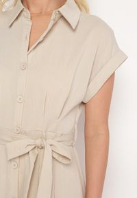 Born2be - Beżowa Koszulowa Sukienka Zapinana na Guziki z Materiałowym Paskiem Moaxel. Kolor: beżowy. Materiał: materiał. Długość rękawa: krótki rękaw. Typ sukienki: koszulowe. Styl: elegancki #5