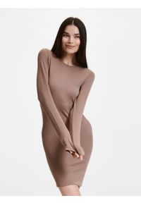 Reserved - Dzianiniowa sukienka - brązowy. Kolor: brązowy. Materiał: dzianina, prążkowany