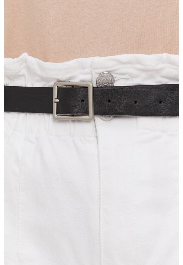 Answear Lab - Szorty jeansowe. Okazja: na co dzień. Kolor: biały. Materiał: jeans. Styl: wakacyjny