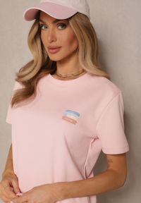 Renee - Różowy T-shirt Basic z Małym Nadrukiem Tenmira. Okazja: na co dzień. Kolor: różowy. Wzór: nadruk. Styl: casual