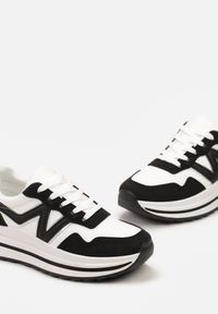 Renee - Czarne Sznurowane Sneakersy z Ekoskóry na Grubej Podeszwie Literna. Kolor: czarny