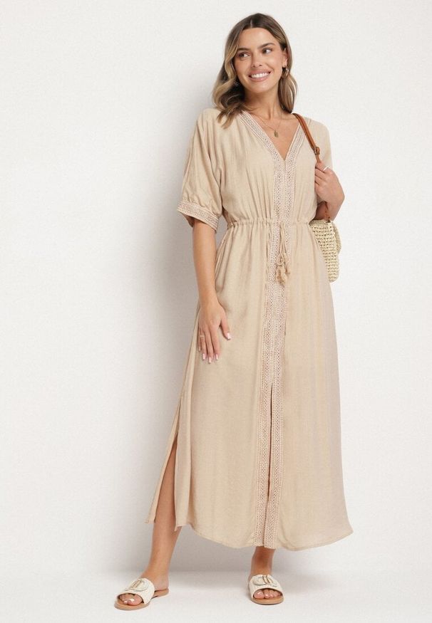 Born2be - Beżowa Wiskozowa Sukienka z Ażurową Lamówką Aravellea. Okazja: na co dzień. Typ kołnierza: dekolt w serek. Kolor: beżowy. Materiał: wiskoza. Wzór: ażurowy. Styl: casual, elegancki