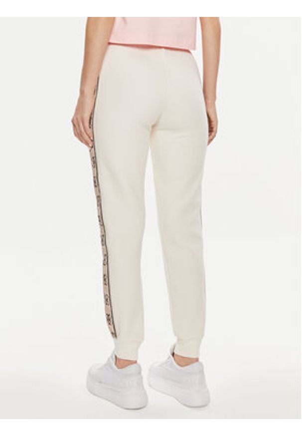 Guess Spodnie dresowe Britney V2YB15 KB3P2 Écru Regular Fit. Kolor: kremowy. Materiał: syntetyk
