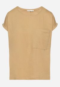 Born2be - Beżowy T-shirt z Bawełny Ozdobiony Kieszonką Ziarene. Okazja: na co dzień. Kolor: beżowy. Materiał: bawełna. Wzór: aplikacja. Styl: sportowy, casual #3