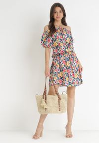 Born2be - Granatowo-Żółta Sukienka Hiszpanka z Gumką w Pasie Cedrinth. Typ kołnierza: dekolt hiszpanka. Kolor: niebieski. Materiał: wiskoza, tkanina. Długość rękawa: krótki rękaw. Wzór: kwiaty, nadruk #3