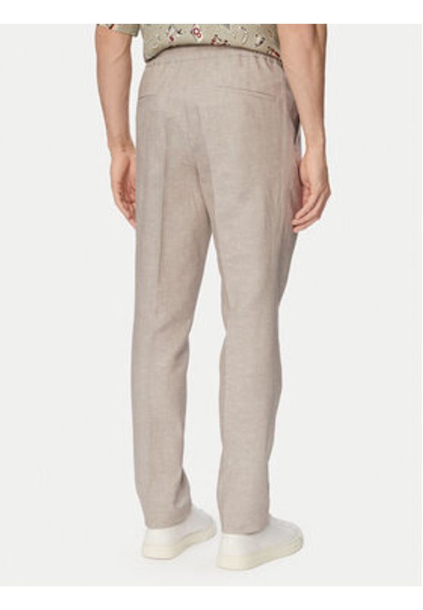 Hugo - HUGO Spodnie materiałowe Getlin 50559695 Brązowy jasny Slim Fit. Kolor: brązowy. Materiał: bawełna