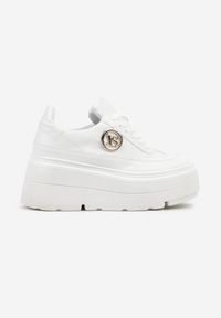 Renee - Białe Chunky Sneakersy Vices na Platformie z Okrągłym Detalem Sedvira. Okazja: na spacer. Nosek buta: okrągły. Kolor: biały. Materiał: jeans, koronka, skóra. Obcas: na platformie. Sport: turystyka piesza