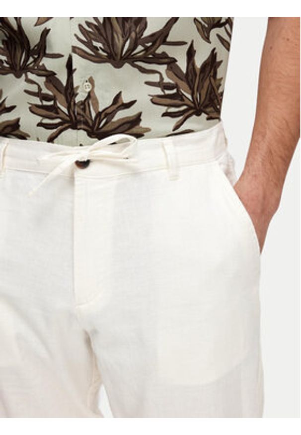 Selected Homme Chinosy 16087636 Biały Slim Tapered Fit. Kolor: biały. Materiał: bawełna