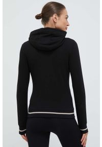 EA7 Emporio Armani bluza damska kolor czarny z kapturem z nadrukiem. Typ kołnierza: kaptur. Kolor: czarny. Długość rękawa: długi rękaw. Długość: długie. Wzór: nadruk #2