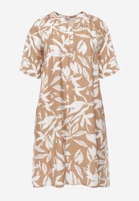 Born2be - Jasnobeżowa Pudełkowa Sukienka z Wiskozy w Roślinny Wzór z Guzikami przy Dekolcie Acosia. Okazja: na co dzień. Kolekcja: plus size. Kolor: beżowy. Materiał: wiskoza. Typ sukienki: proste, dla puszystych. Styl: elegancki, klasyczny, casual #8