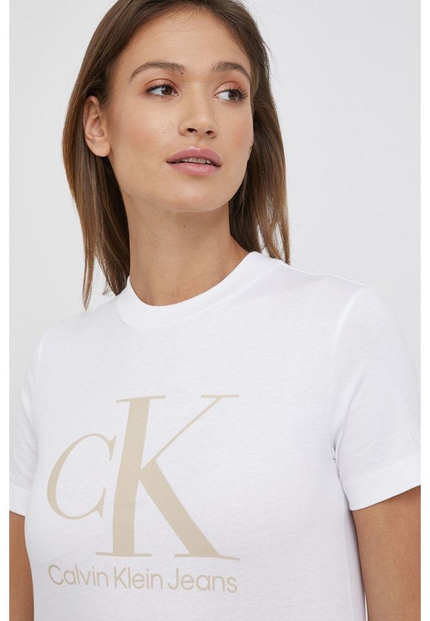 Calvin Klein Jeans t-shirt bawełniany kolor biały. Kolor: biały. Materiał: bawełna. Długość rękawa: krótki rękaw. Długość: krótkie. Wzór: nadruk