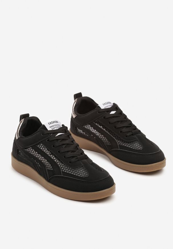 Renee - Czarne Sneakersy ze Wstawkami z Siatki i Paskami na Boku Garisen. Zapięcie: pasek. Kolor: czarny