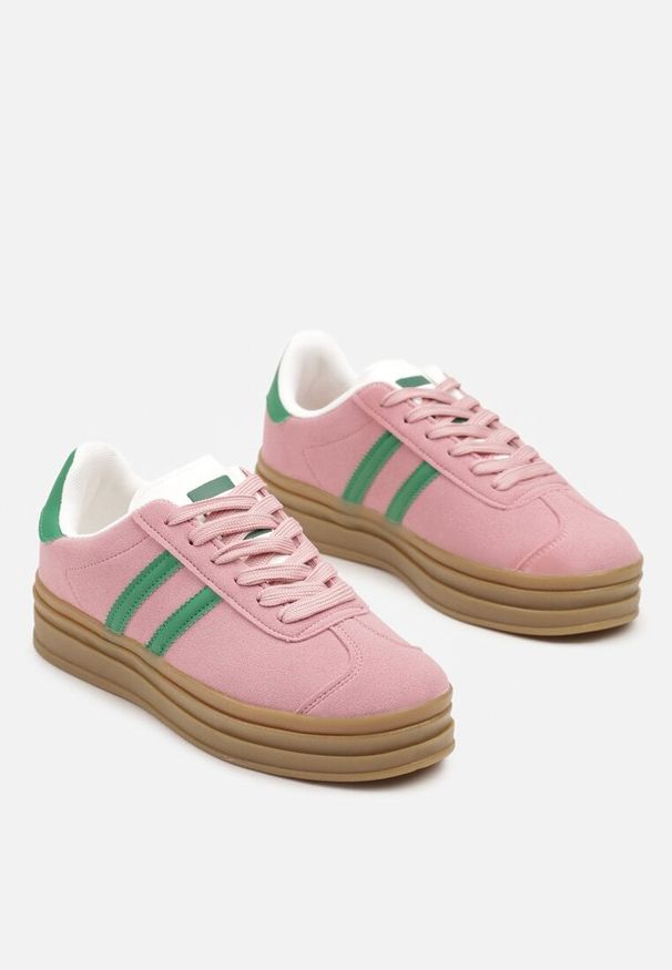 Renee - Ciemnoróżowe Klasyczne Sneakersy na Niewysokiej Platformie Terilee. Nosek buta: okrągły. Zapięcie: sznurówki. Kolor: różowy. Materiał: nubuk, syntetyk. Obcas: na platformie. Wysokość obcasa: niski
