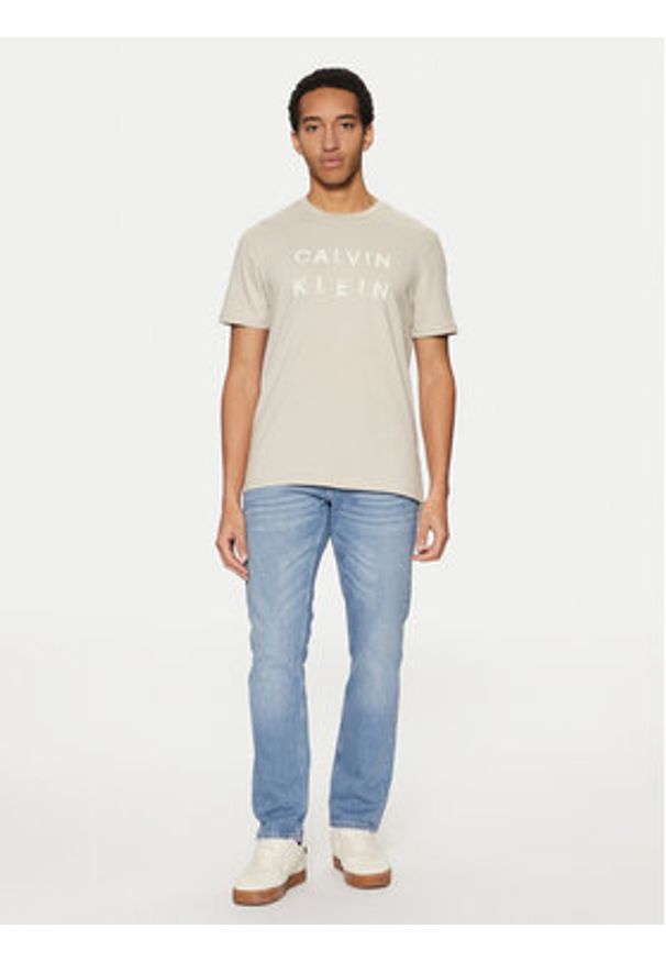 Calvin Klein T-Shirt K10K114156 Beżowy Regular Fit. Kolor: beżowy. Materiał: bawełna
