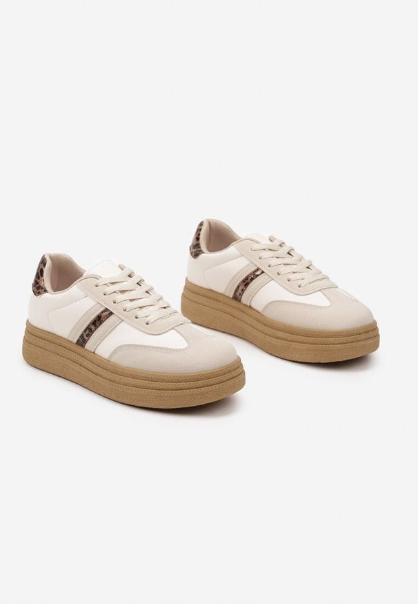 Born2be - Beżowe Sneakersy na Platformie w Stylu Kultowych Tenisówek Ozdobione Wzorem w Panterkę Gonoriel. Okazja: na co dzień. Kolor: beżowy. Materiał: jeans. Wzór: aplikacja, motyw zwierzęcy. Obcas: na platformie