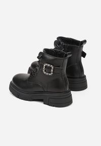 Born2be - Czarne Botki Workery Zdobione Biżuteryjną Klamrą przy Cholewce Fennisena. Okazja: na uczelnię, na spacer, na co dzień. Zapięcie: klamry. Kolor: czarny. Materiał: futro, jeans. Szerokość cholewki: normalna. Wzór: aplikacja. Styl: casual