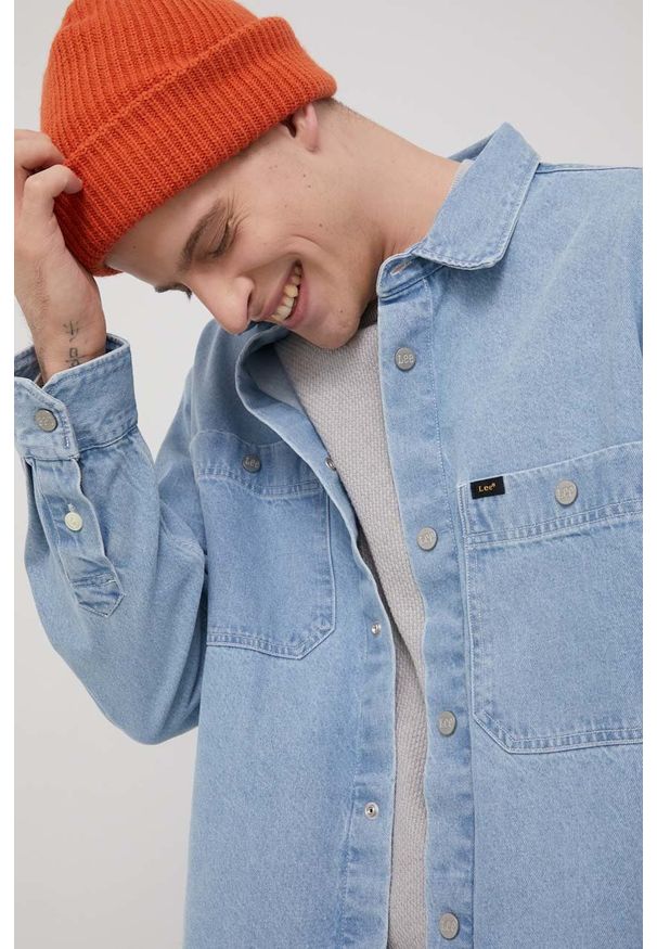 Lee koszula jeansowa męska relaxed z kołnierzykiem klasycznym. Typ kołnierza: kołnierzyk klasyczny. Kolor: niebieski. Materiał: jeans. Styl: klasyczny
